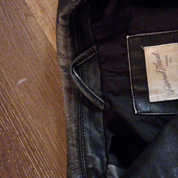 Leather jacket - Picture 2 of 2